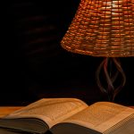 La lampe de chevet en rotin : un éclairage tendance et naturel