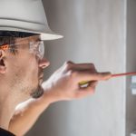 Comment choisir le bon électricien pour vos projets de rénovation ?