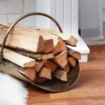 Range bûche intérieur : la solution pratique pour un foyer bien organisé