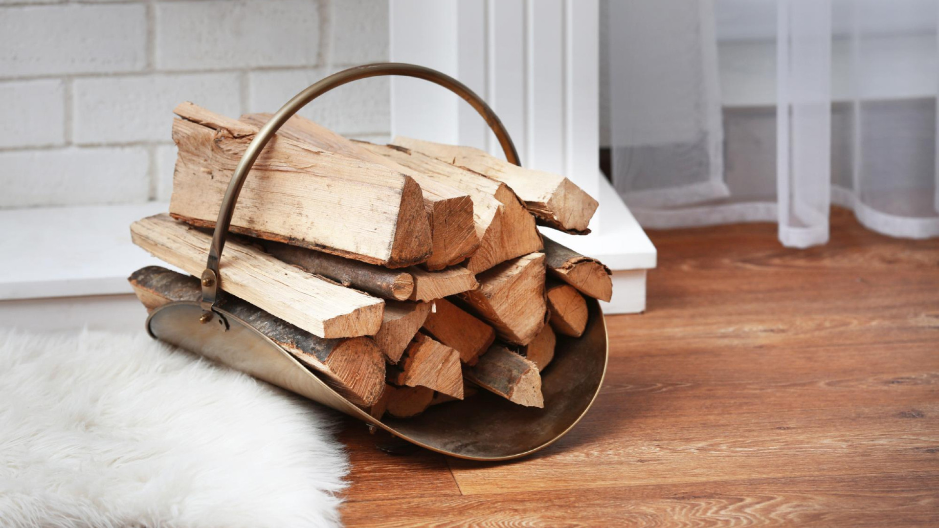 Range bûche intérieur : la solution pratique pour un foyer bien organisé