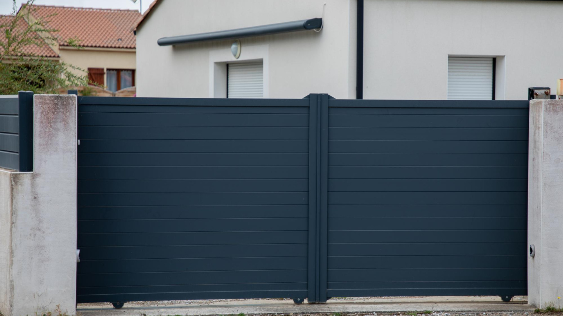 Portails d’entrée : standard ou grande largeur ?