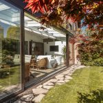 Véranda contemporaine à Lyon : allier confort, lumière et design