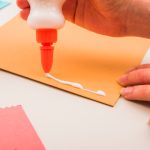 Colle époxy pour meuble en carton : quand et pourquoi franchir le cap ?